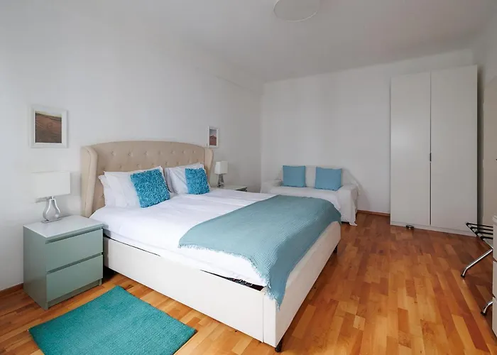 Operastreet City-Center Premium Apartment