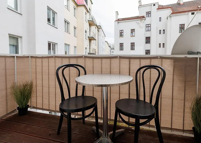 Operastreet City-Center Premium Apartment